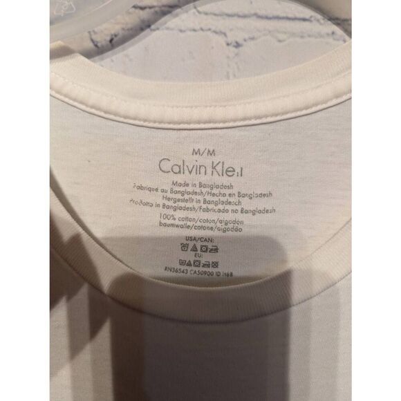 Calvin Klein & American Eagle t-shirt bundle medium - Picture 2 of 4